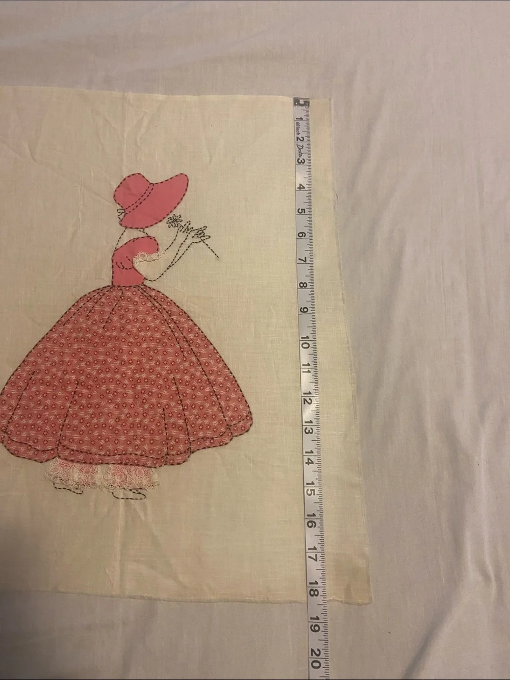 Vintage-Style Embroidered Lady Wall Art /Pillow Cover